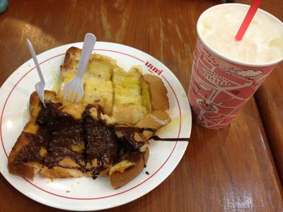 ร้านอาหาร มนต์ นมสด