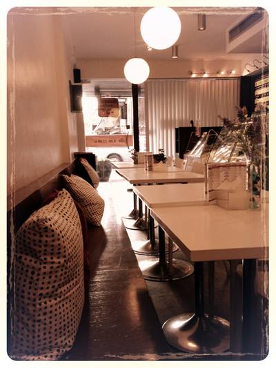 ผ่านมาแถวนี้ ลองดูละกัน  ที่ ร้านอาหาร Mousse Mellow Cafe