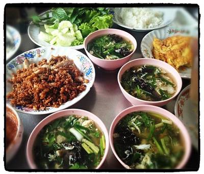 ร้านอาหาร หมูทอดเจ๊จง หลังโลตัสพระราม 4