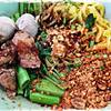 บะหมี่แห้ง ซีอ้ิว เนื้อ ที่ ร้านอาหาร ก๋วยเตี๋ยวเรือ ลุงประตูน้ำ