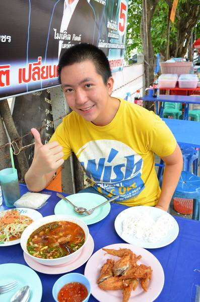 กินๆๆๆ ^^ ที่ ร้านอาหาร ส้มตำถนนตก