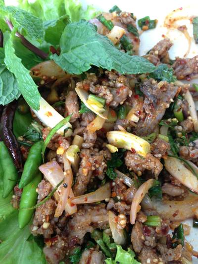 ร้านอาหาร ต้นไทร