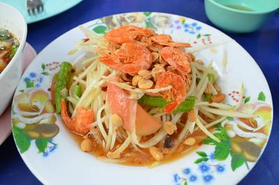 ส้มตำไทย ที่ ร้านอาหาร ส้มตำถนนตก