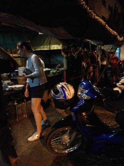 ร้านอาหาร ไก่ทอดเที่ยงคืน