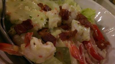 สลัดกุ้งแซ่บ ที่ ร้านอาหาร PIER 39