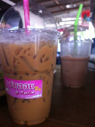 กาแฟอร่อยคะ ..เจ้าของร้านเคยเป็นคนชงที่ร้านกาแฟวาวี  ที่ ร้านอาหาร ร้านชมออน