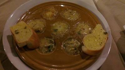 หอยลายอบเนยกระเทียม ที่ ร้านอาหาร PIER 39