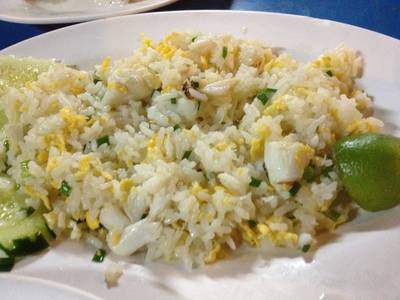 ข้าวผัดปูที่เล็ก (75.-) ที่ ร้านอาหาร อบอร่อย