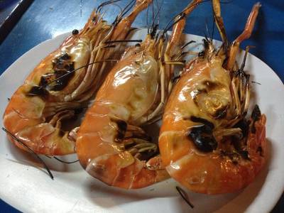 กุ้งเผา ครึ่งกิโล (300.-) ที่ ร้านอาหาร อบอร่อย