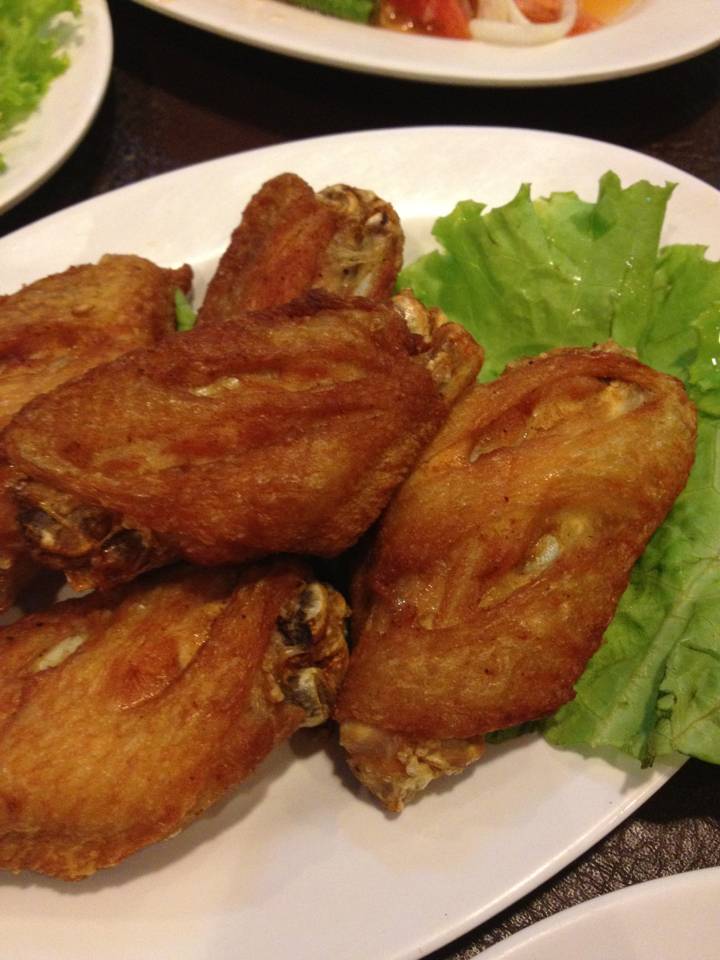 ปีกไก่ทอด ที่ ร้านอาหาร โคขุนโพนยางคำ ถนนราชพฤกษ์