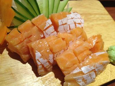 พุงปลาแซลมอน ที่ ร้านอาหาร ซาซาเอะ
