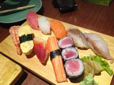 ซูชิเซ็ตเล็ก ที่ ร้านอาหาร ซาซาเอะ