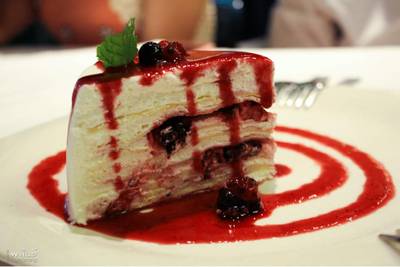 Mixed Berry Crepe Cale ที่ ร้านอาหาร Greyhound Café สยามเซ็นเตอร์