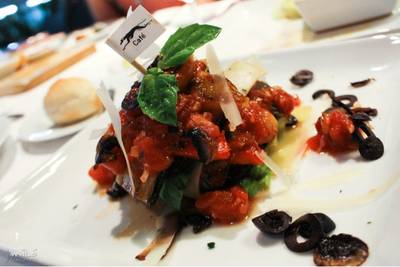 Lasagna Salad ที่ ร้านอาหาร Greyhound Café สยามเซ็นเตอร์