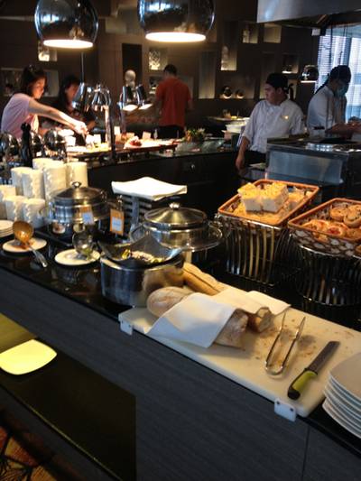 ร้านอาหาร The Square Novotel Bangkok Ploenchit Sukhumvit