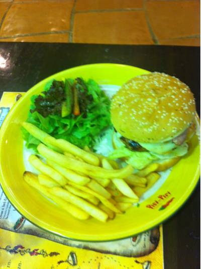 boobie ordered.. beaf burger ที่ ร้านอาหาร Piri Piri The Emporium