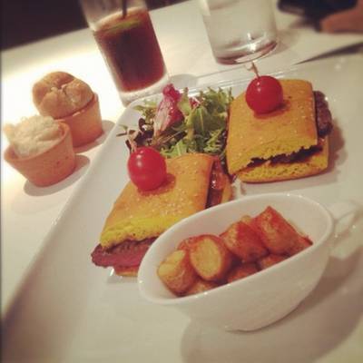 ร้านอาหาร Fireplace Grill