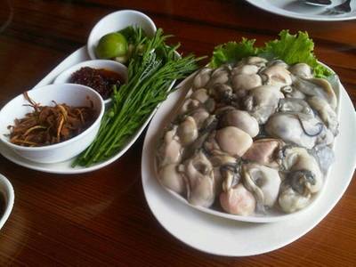 ร้านอาหาร ริมหาด บางเสร่