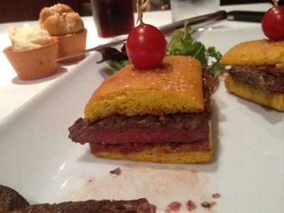 ร้านอาหาร Fireplace Grill