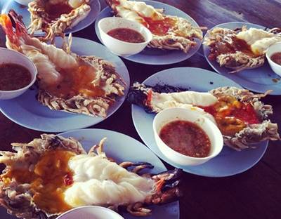 โอเค..วันนี้ฟินแระจร้าา :)) ที่ ร้านอาหาร ต้นน้ำ บางปะอิน