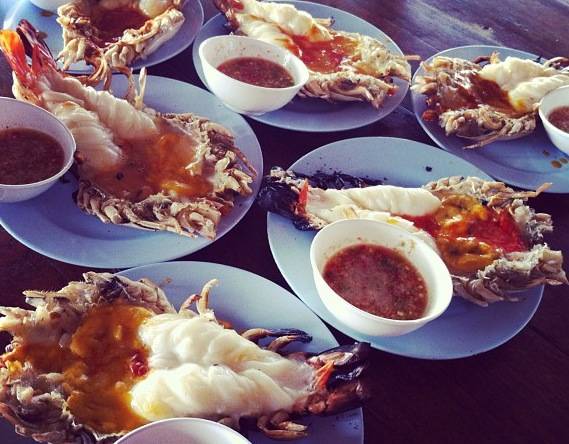 โอเค..วันนี้ฟินแระจร้าา :)) ที่ ร้านอาหาร ต้นน้ำ บางปะอิน
