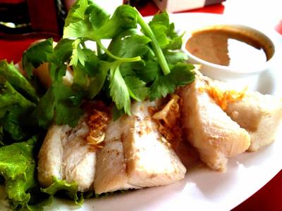 ปลาลวกจิ้ม ที่ ร้านอาหาร ก๋วยเตี๋ยวปลาด๊อกเตอร์