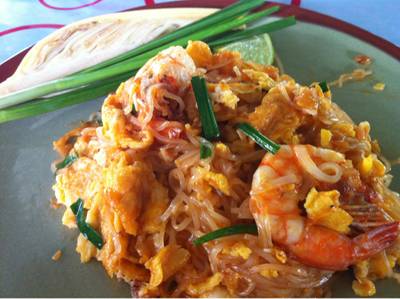 ผัดกุ้งสด ซอย 24 ประชาอุทิศ ที่ ร้านอาหาร ผัดไทกุ้งสด ประชาอุทิศ 24