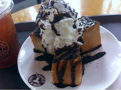 mini toast เหมาะสำหรับคนชอบหวาน เพราะหวานจริงๆ ที่ ร้านอาหาร Tom N Toms Coffee K-Village