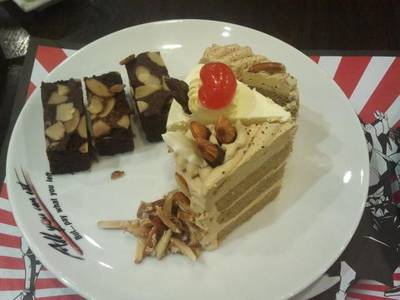 ขนมเค้ก ที่ ร้านอาหาร Oishi Buffet พหลโยธิน