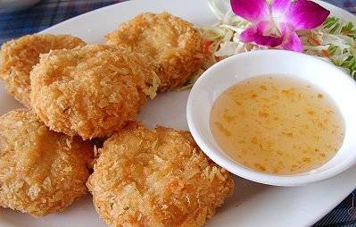 ทอดมันกุ้ง อาหารจานโปรด ที่ ร้านอาหาร Sea Breeze Seafood
