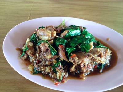 อร่อยมาก แบบเป็นกับข้าว ที่ ร้านอาหาร อมตะ กะเพราขาหมู-เมืองปทุม