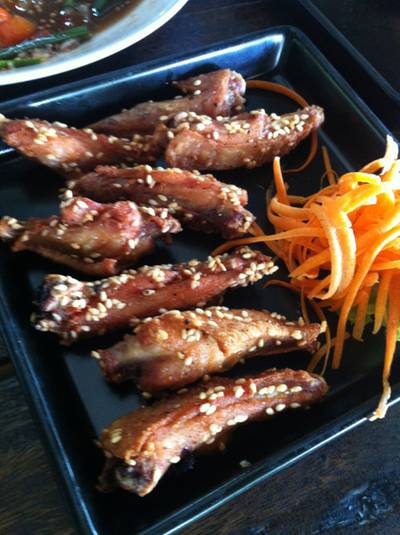 ปีกไก่ทอดน้ำปลา ที่ ร้านอาหาร ส้มตำหลวงพระบาง ปีกไก่ทอดน้ำปลา ที่ ร้านอาหาร ส้มตำหลวงพระบาง