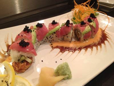 Red Dragon - ถ้าทูน่าสีสดกว่านี้จะดีมาก ที่ ร้านอาหาร SaKe Sushi Bar