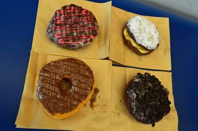 วางพร้อมกินแล้วครับ ^^ ที่ ร้านอาหาร Sublime Doughnuts