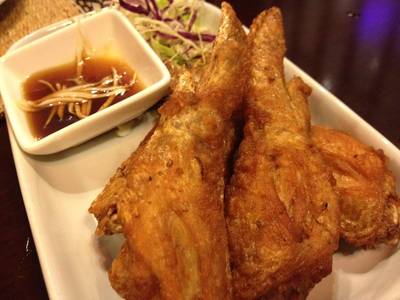 ปีกไก่ทอดตะไคร้ ที่ ร้านอาหาร พันโคม