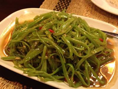 ผัดผักบุ้งฝอย ที่ ร้านอาหาร พันโคม