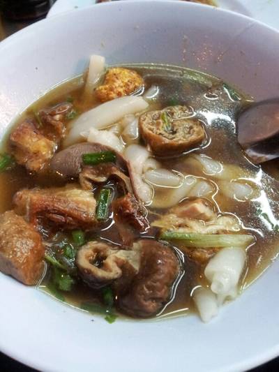 ก๋วยจั๊บ ร้อนๆ ตอนฝนตก ที่ ร้านอาหาร ก๋วยจั๊บ ถนนจันทน์