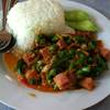 ข้าวผัดพริกแกงหมูจินหัว แฮม ที่ ร้านอาหาร ครัวศิลปาชีพ
