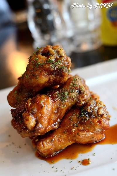 Crispy Sticky Wings 165 บาท ที่ ร้านอาหาร Burger Factory