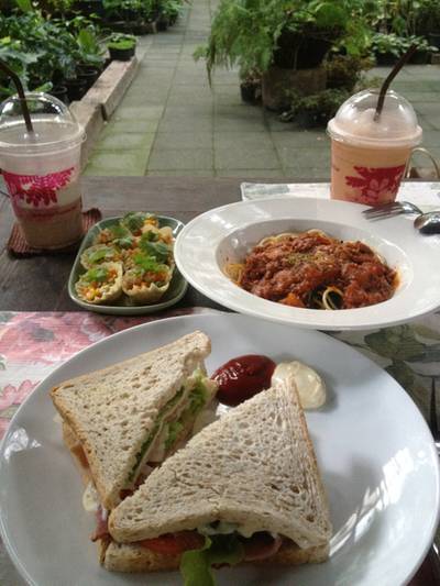 ร้านอาหาร บ้านก้ามปู ทรอปิคอล คาเฟ่