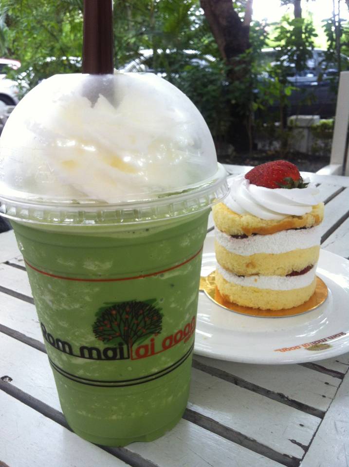 ชาเขียวปั่น ที่ ร้านอาหาร ร่มไม้ ไออุ่น (Rom Mai Ai Aoon)