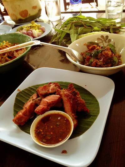 ร้านอาหาร เฮือนเพ็ญ