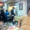 ขยี้แมลงสาบด้วยเท้าต่อหน้าคนกินเลยครับ ที่ ร้านอาหาร Sea Breeze Seafood