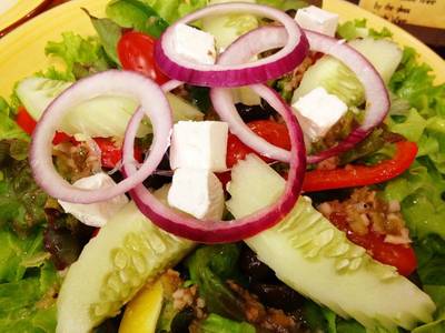 Greek Salad ที่ ร้านอาหาร Piri Piri The Emporium