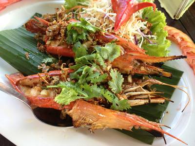 กุ้งแม่น้ำทอดกระเทียม ที่ ร้านอาหาร คีรีธารา