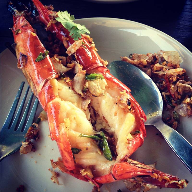 กุ้งแม่น้ำทอดกระเทียม ที่ ร้านอาหาร คีรีธารา