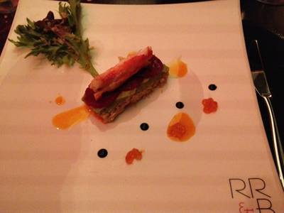 ร้านอาหาร Rib Room & Bar (RR & B) ร้านอาหาร Rib Room & Bar (RR & B)