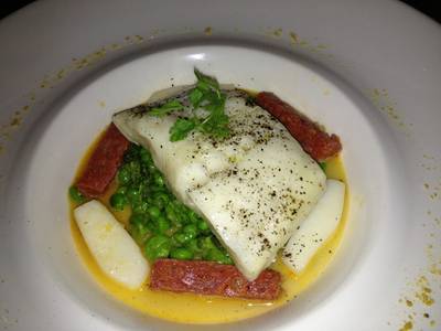 ร้านอาหาร Rib Room & Bar (RR & B) ร้านอาหาร Rib Room & Bar (RR & B)