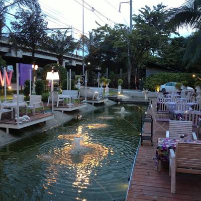 ร้านอาหาร Wine Deni Cafe & Restaurant