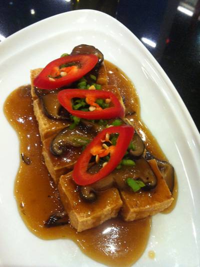 เต้าหู้ทอดราดซอสเห็ดหอม ที่ ร้านอาหาร มะลิ The Nine พระราม 9